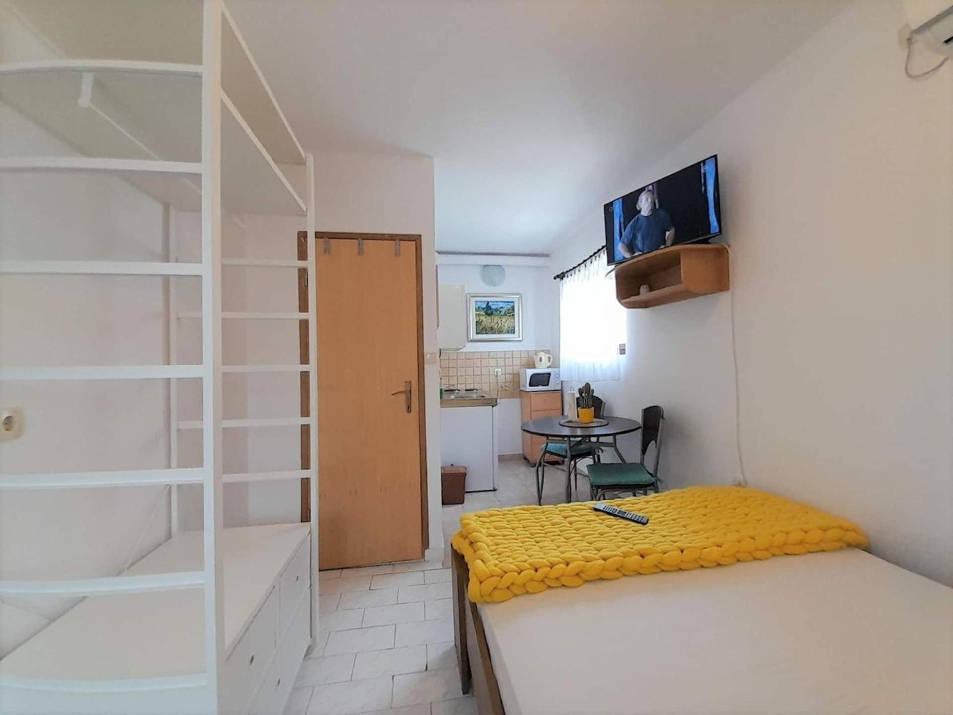 Lovely Studio Malina Close To The Beach Krk Town Extérieur photo