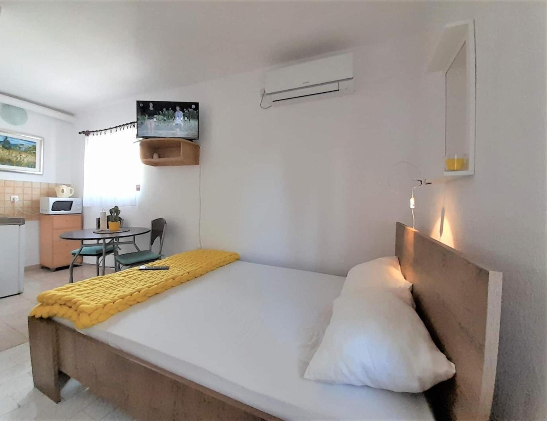 Lovely Studio Malina Close To The Beach Krk Town Extérieur photo